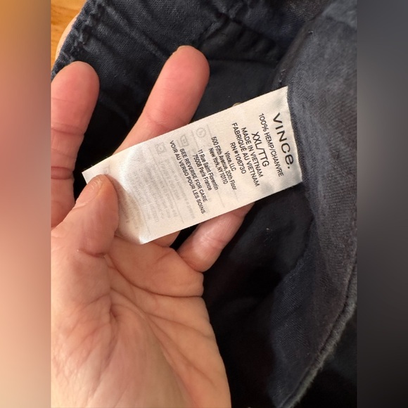 Vince Men's Lightweight Hemp 9" Shorts in Coastal Blue - Picture 9 of 9